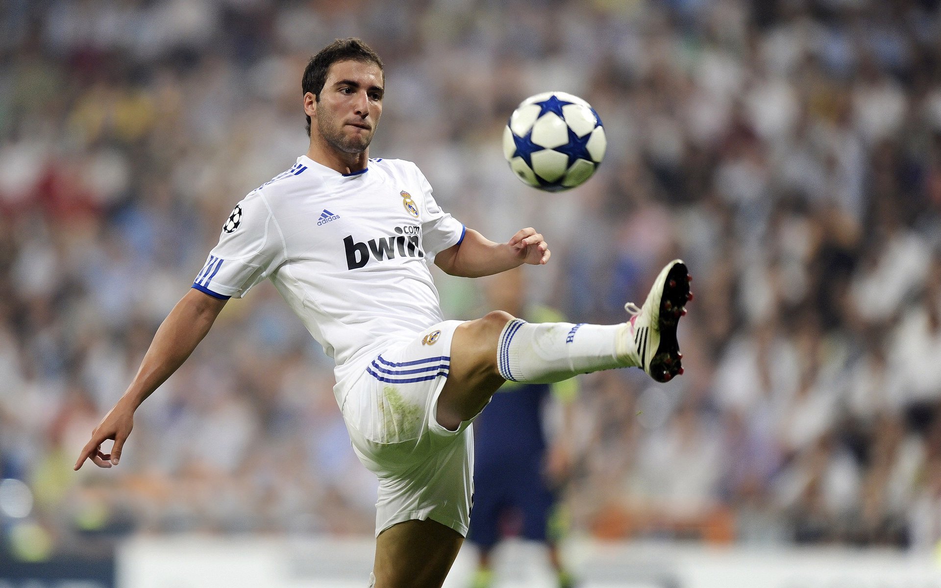 _比赛激烈程度刷新纪录，场面精彩异常_，比赛激烈可以用什么诗句形容