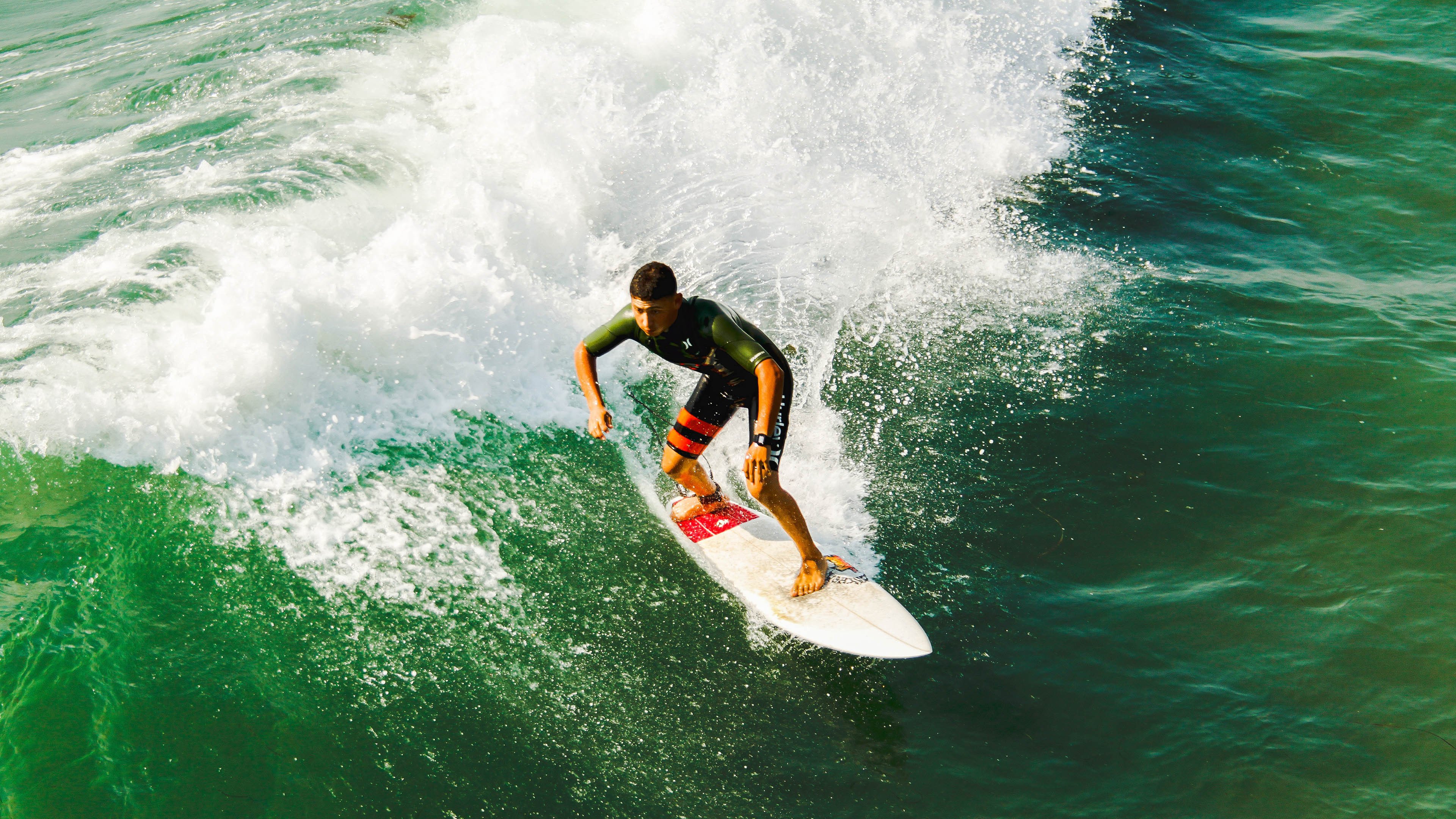 开云kaiyun-“极速追风：那些飞跃弯道的瞬间”，极速飞扬