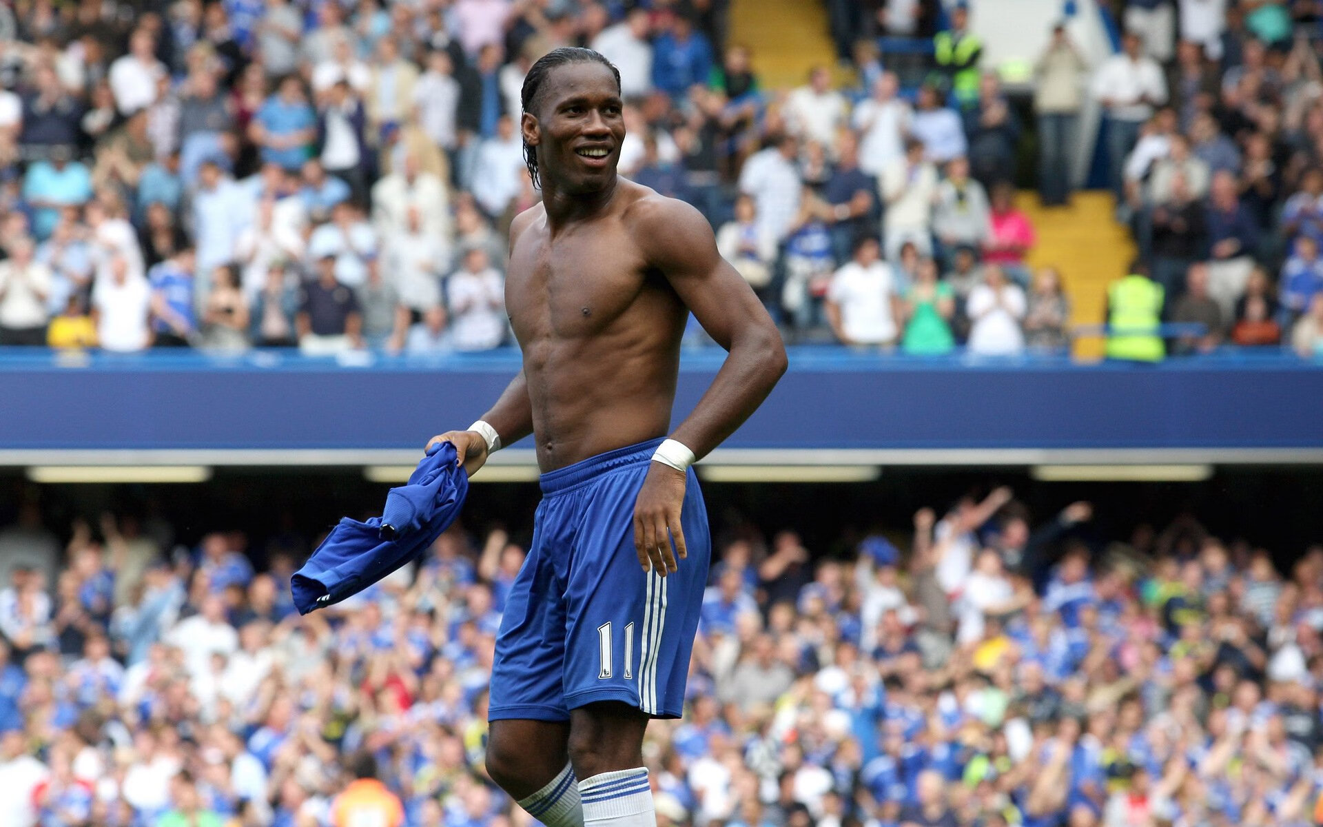 库兹马诺维奇在巴黎奥运会手球比赛中多次扑救对方远射，库兹马被选中视频